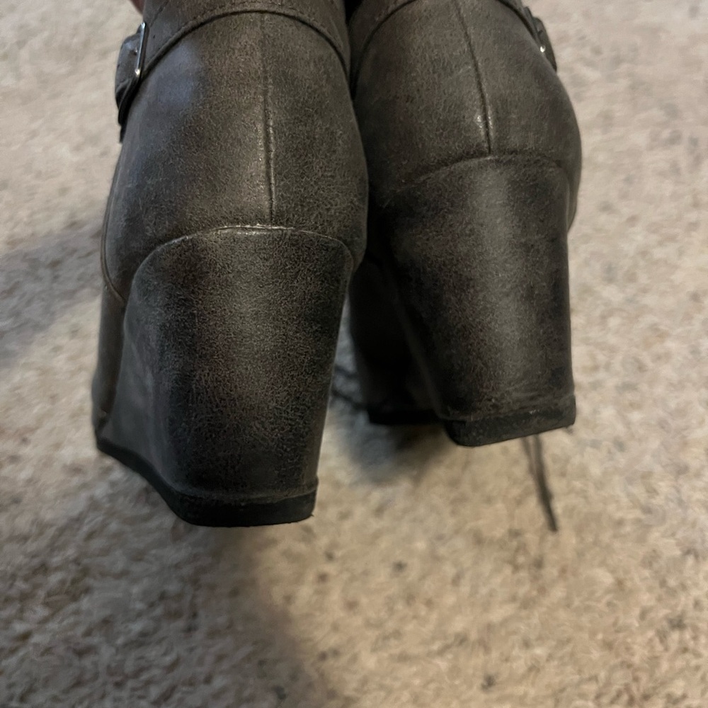 Maurice’s gray wedge boots - Picture 2 of 5